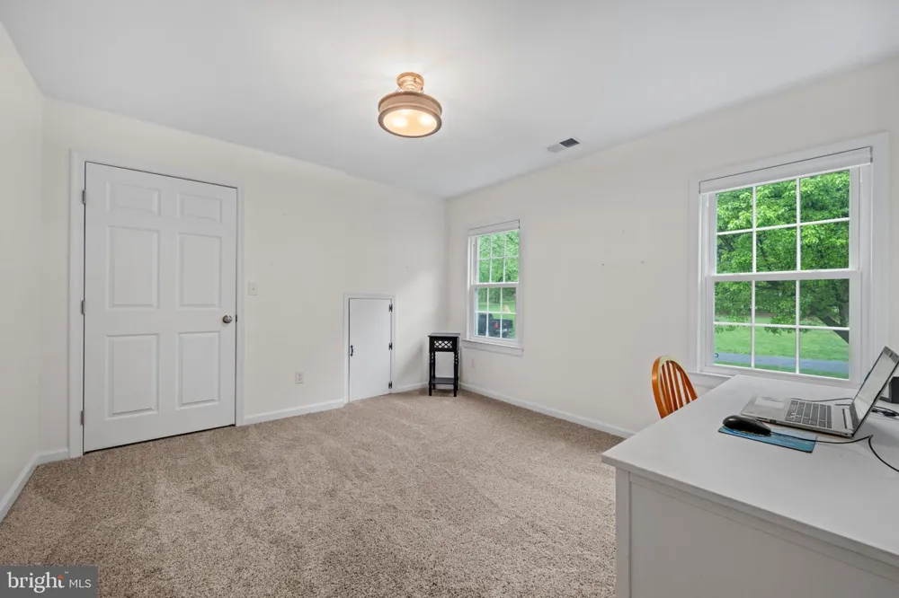 8730 MAPLEVILLE Mount Airy, MD 21771