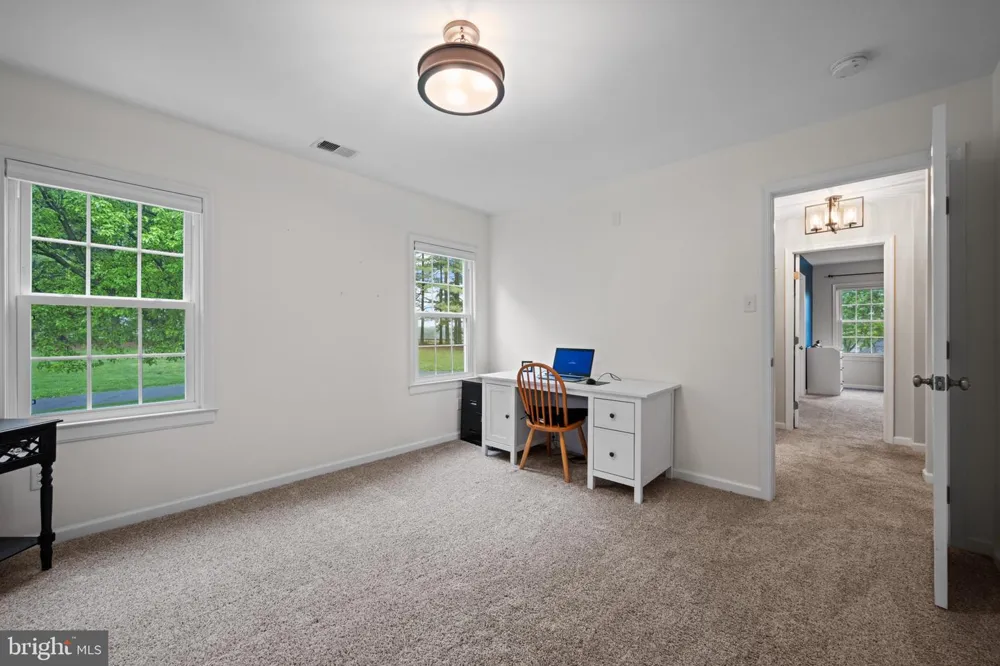 8730 MAPLEVILLE Mount Airy, MD 21771