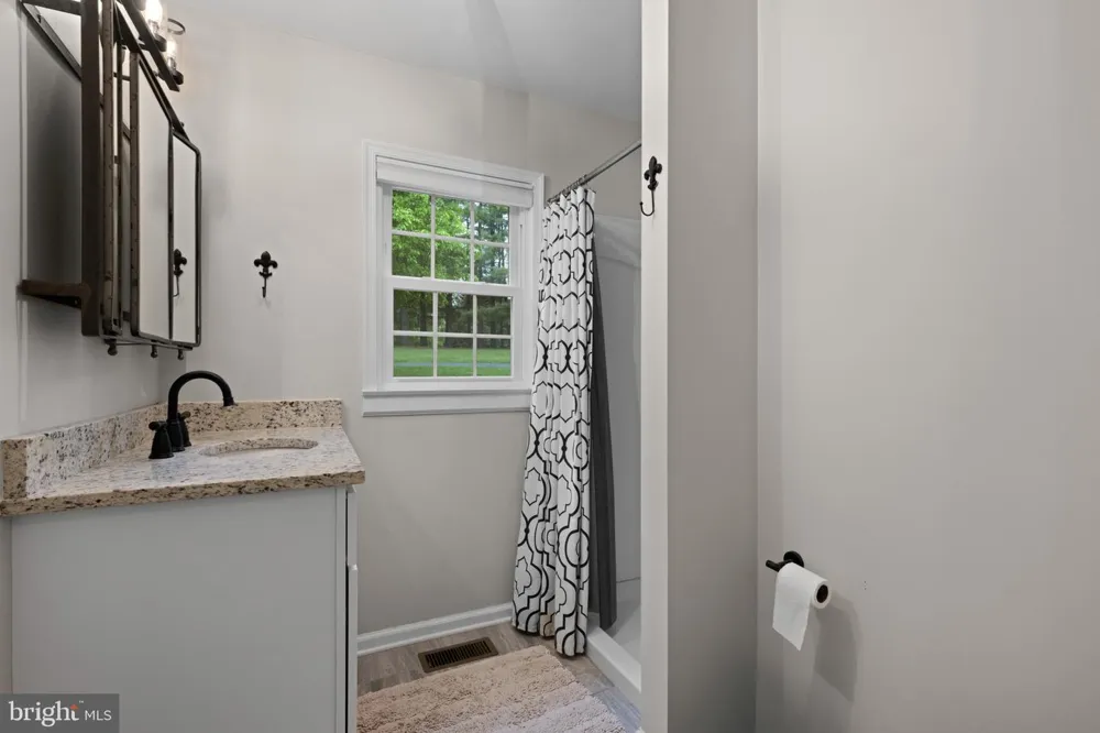 8730 MAPLEVILLE Mount Airy, MD 21771