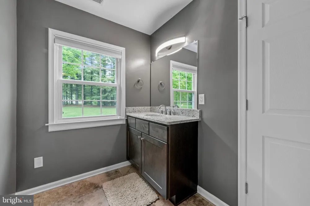 8730 MAPLEVILLE Mount Airy, MD 21771