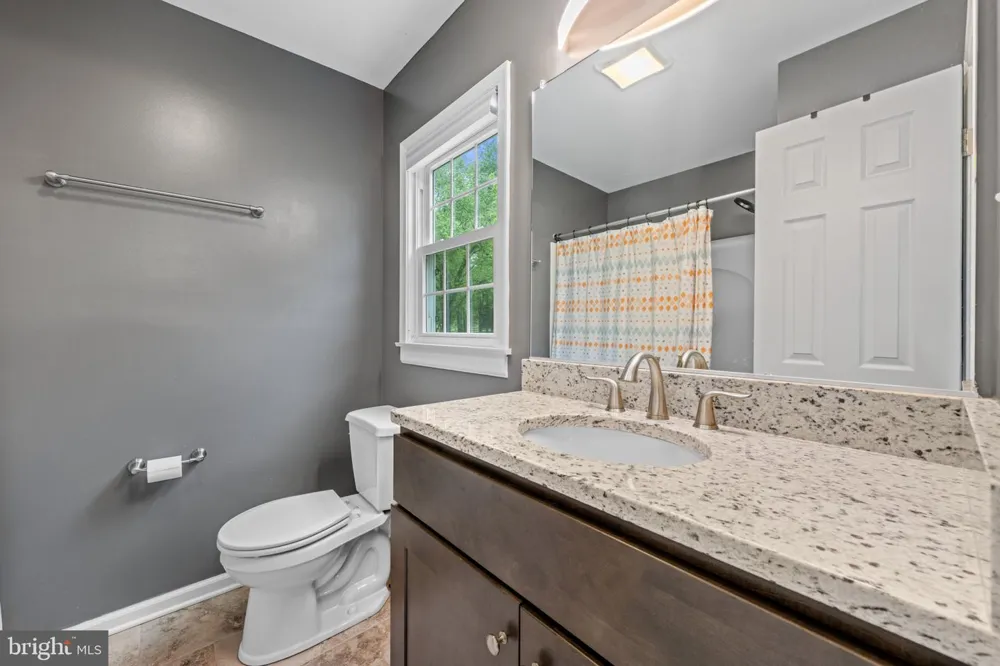 8730 MAPLEVILLE Mount Airy, MD 21771