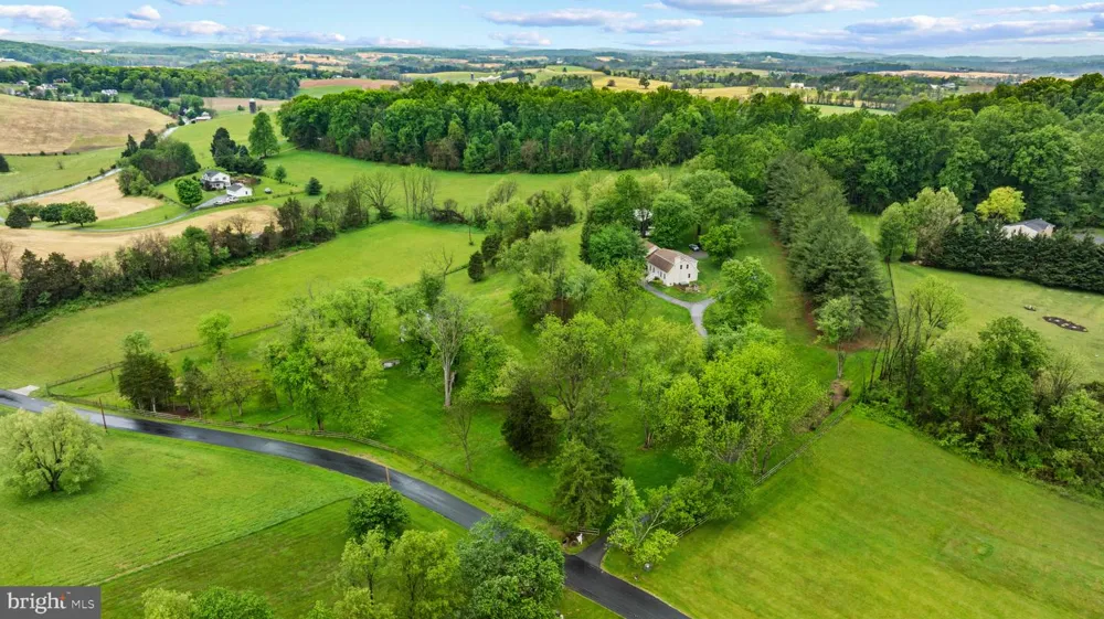 8730 MAPLEVILLE Mount Airy, MD 21771