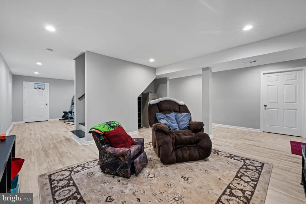 8730 MAPLEVILLE Mount Airy, MD 21771