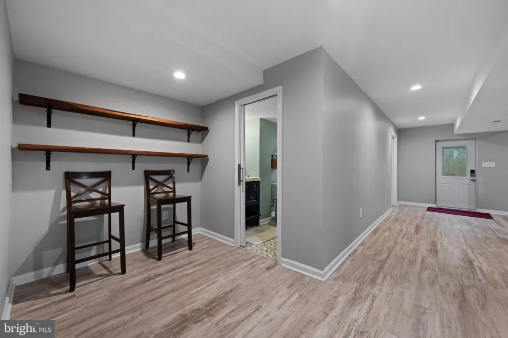8730 MAPLEVILLE Mount Airy, MD 21771