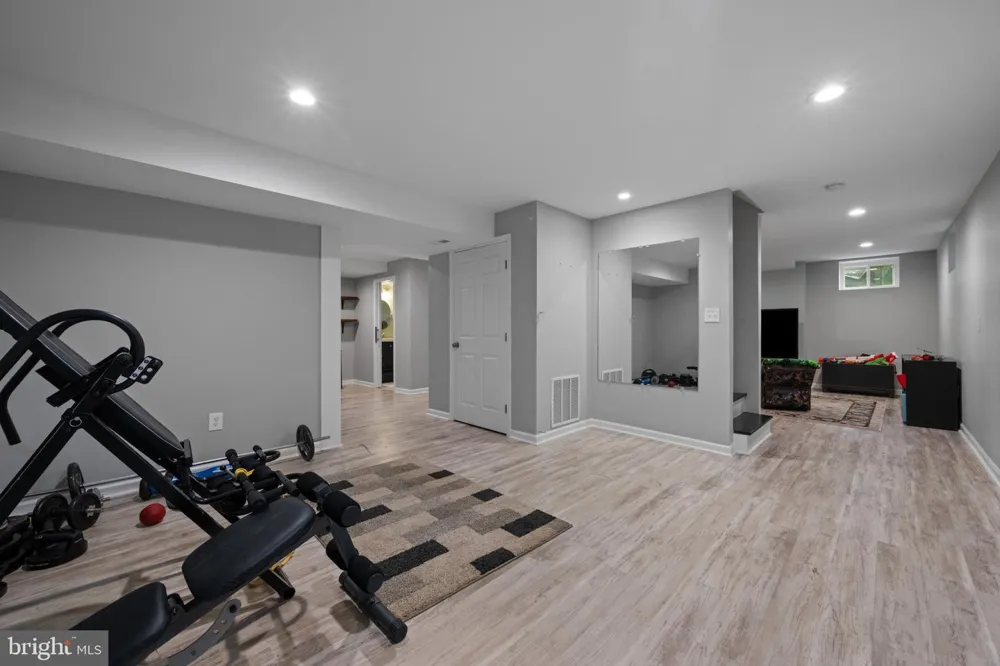 8730 MAPLEVILLE Mount Airy, MD 21771