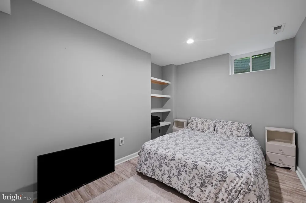 8730 MAPLEVILLE Mount Airy, MD 21771