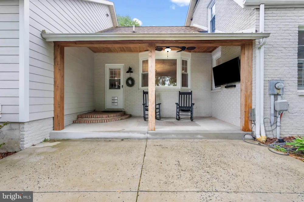 8730 MAPLEVILLE Mount Airy, MD 21771