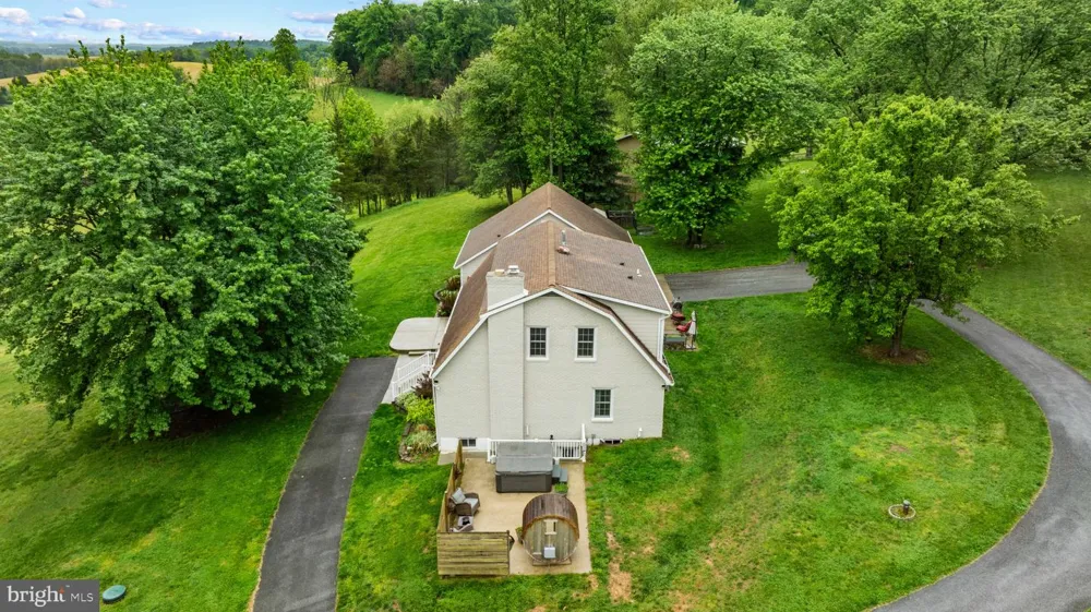 8730 MAPLEVILLE Mount Airy, MD 21771