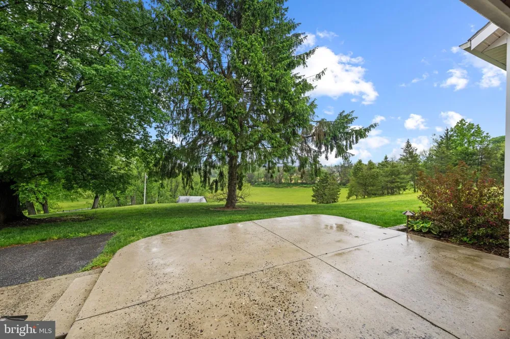 8730 MAPLEVILLE Mount Airy, MD 21771