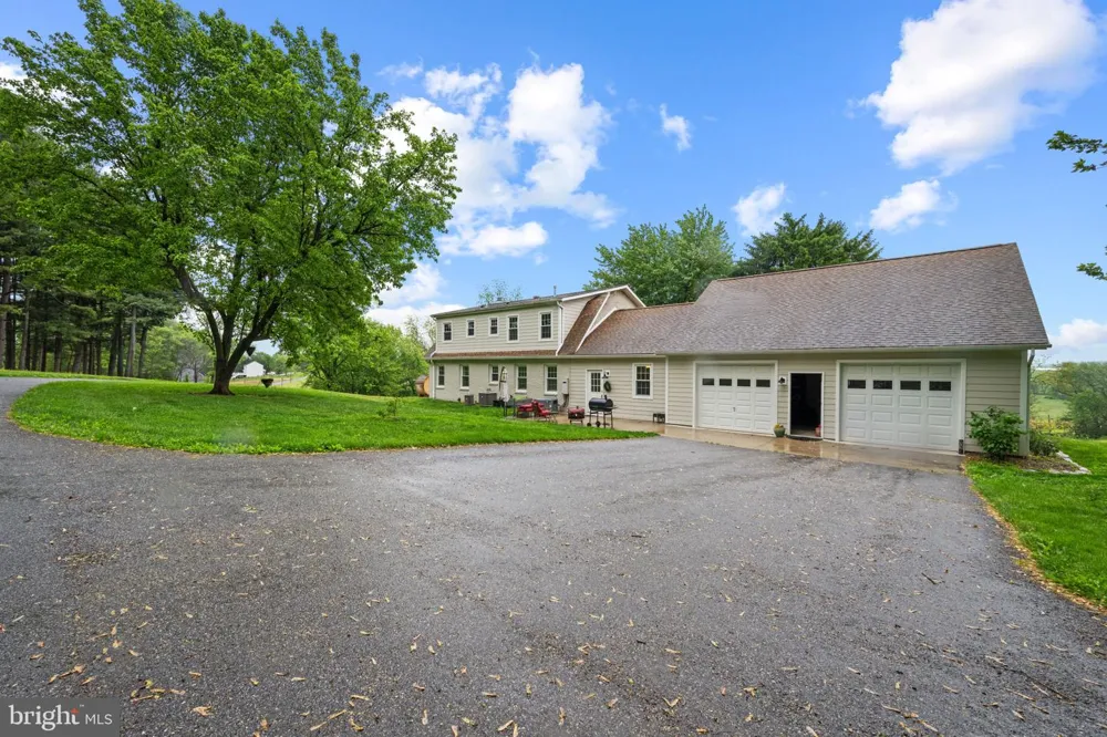 8730 MAPLEVILLE Mount Airy, MD 21771