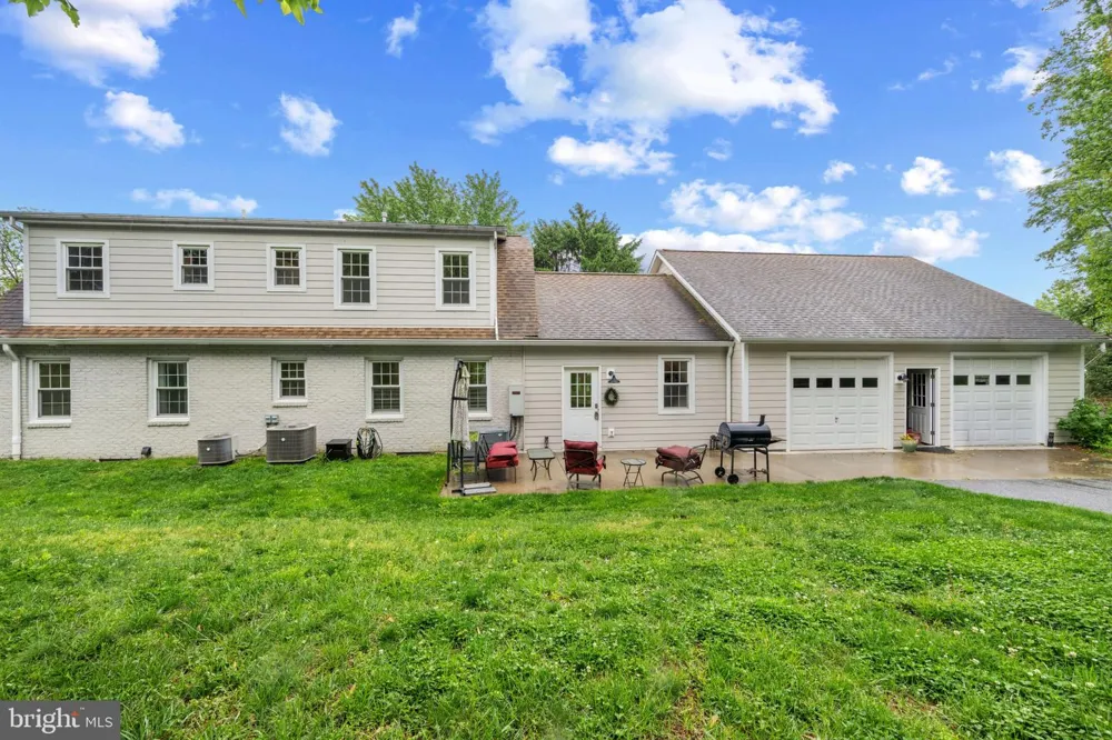 8730 MAPLEVILLE Mount Airy, MD 21771