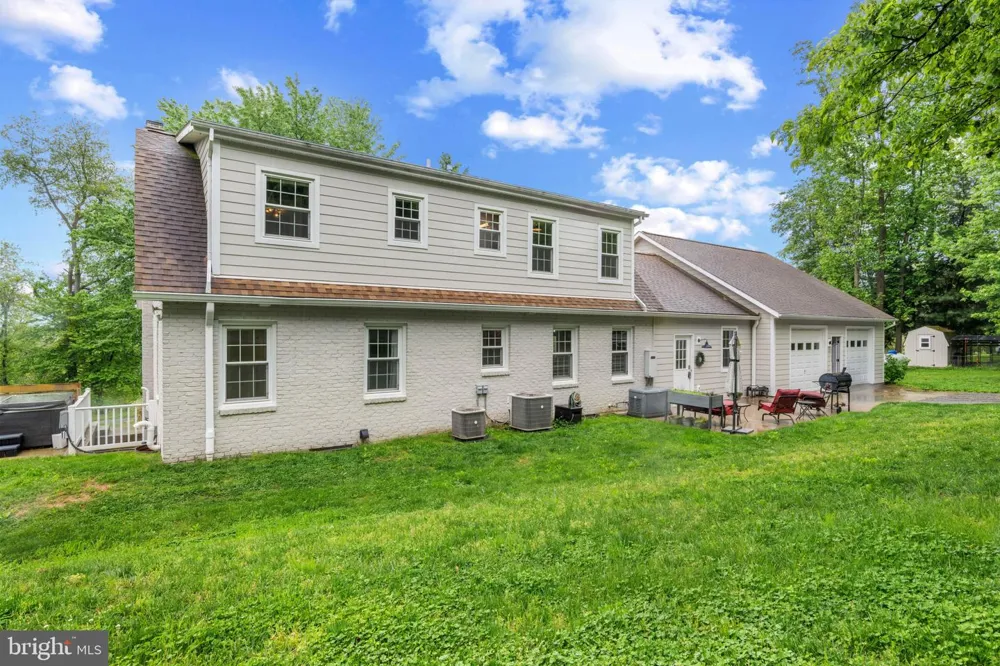 8730 MAPLEVILLE Mount Airy, MD 21771
