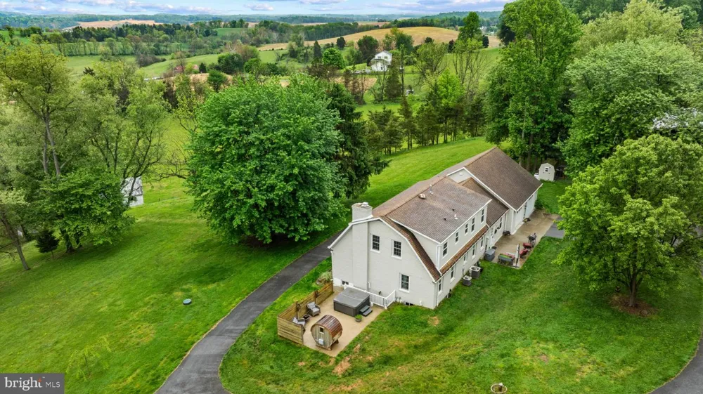 8730 MAPLEVILLE Mount Airy, MD 21771