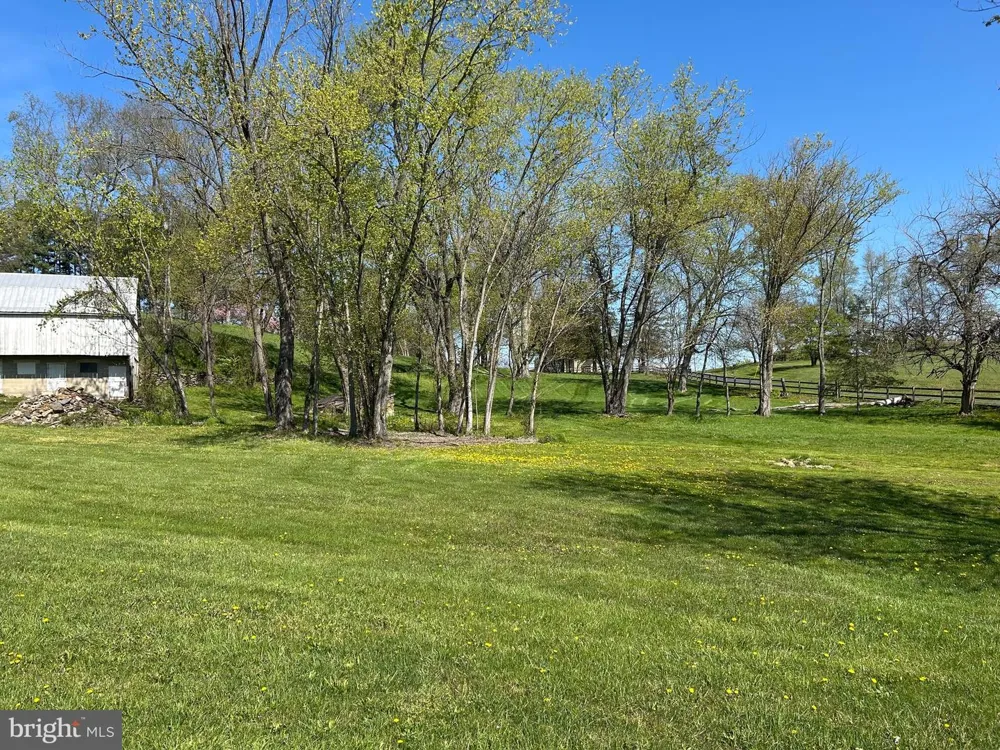 8730 MAPLEVILLE Mount Airy, MD 21771