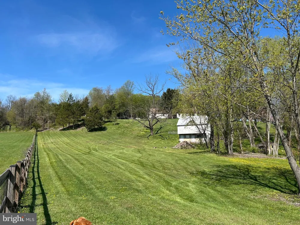 8730 MAPLEVILLE Mount Airy, MD 21771