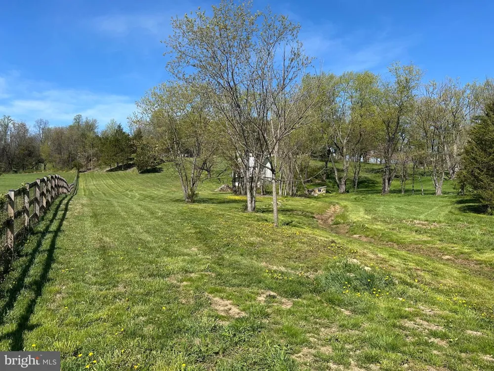 8730 MAPLEVILLE Mount Airy, MD 21771