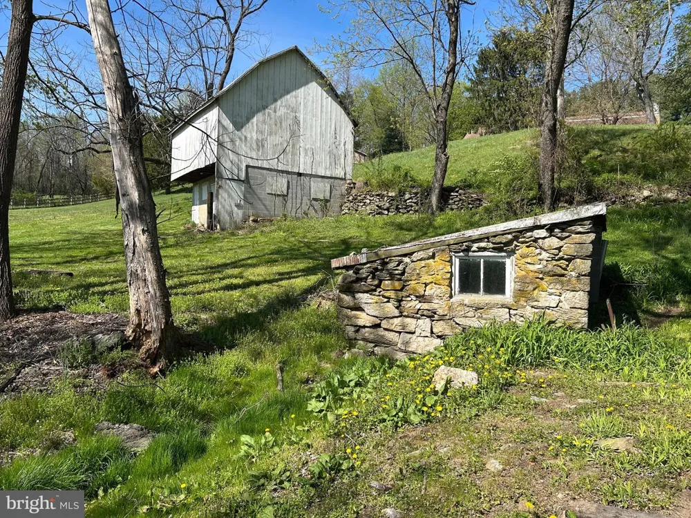 8730 MAPLEVILLE Mount Airy, MD 21771