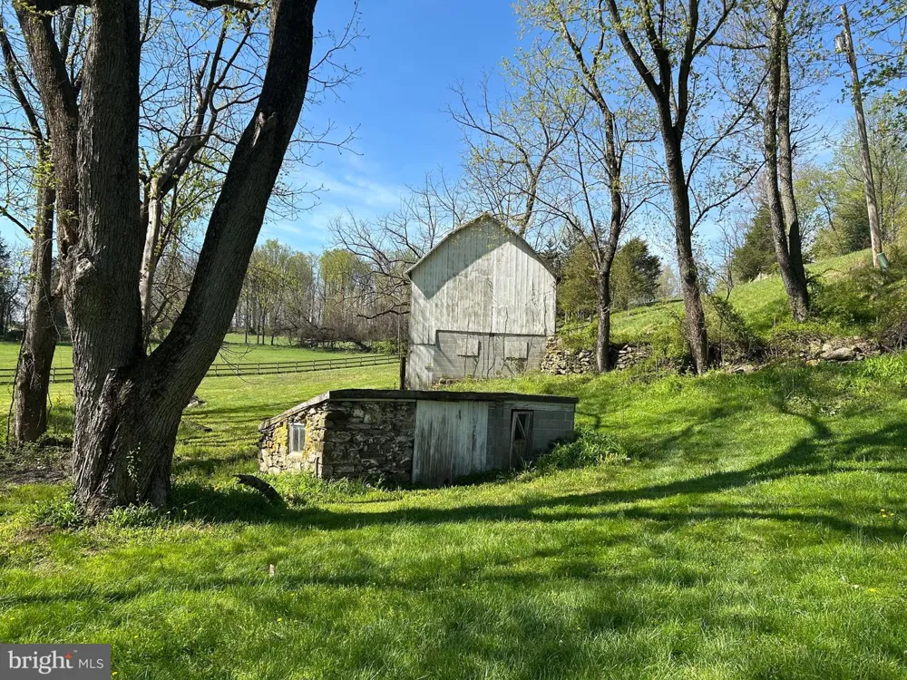 8730 MAPLEVILLE Mount Airy, MD 21771
