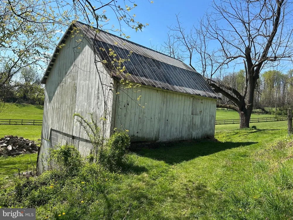 8730 MAPLEVILLE Mount Airy, MD 21771