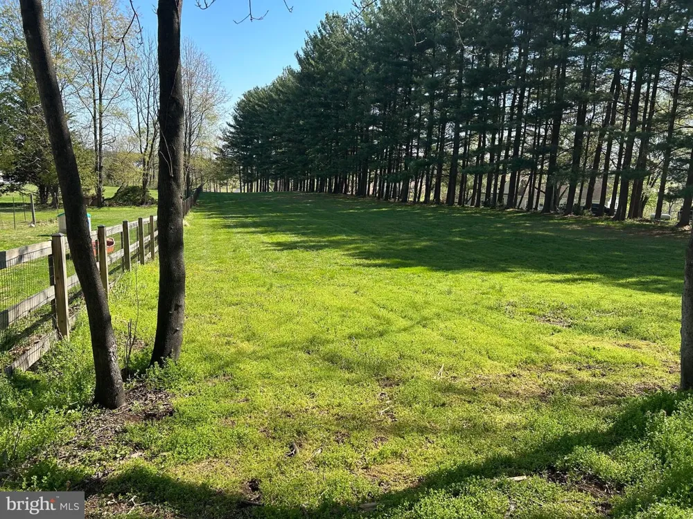 8730 MAPLEVILLE Mount Airy, MD 21771