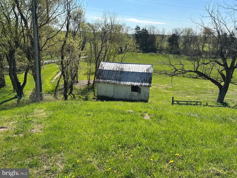 8730 MAPLEVILLE Mount Airy, MD 21771