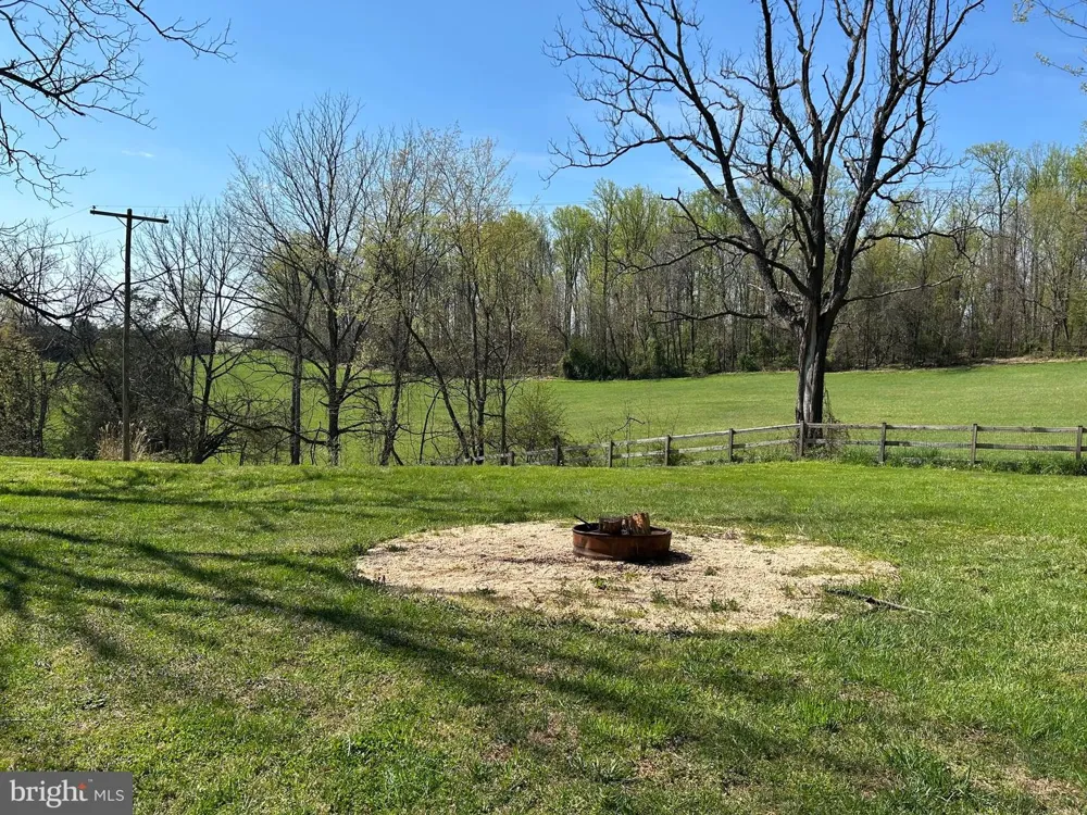 8730 MAPLEVILLE Mount Airy, MD 21771