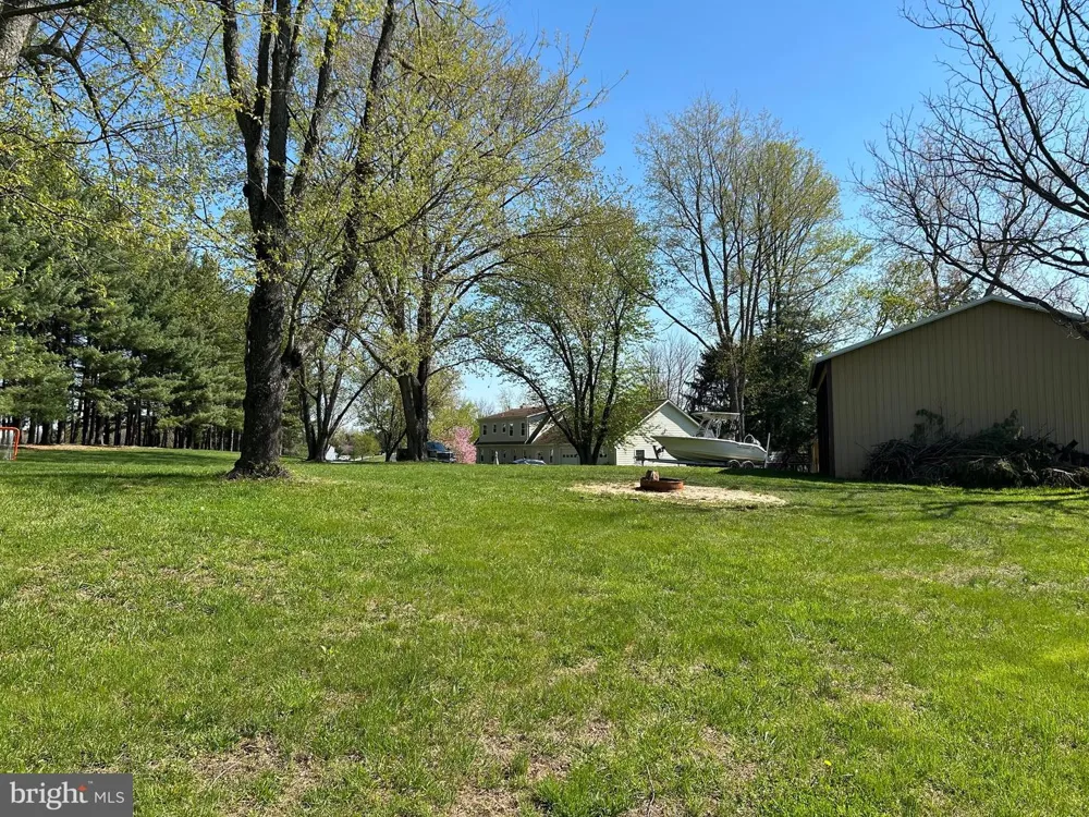 8730 MAPLEVILLE Mount Airy, MD 21771