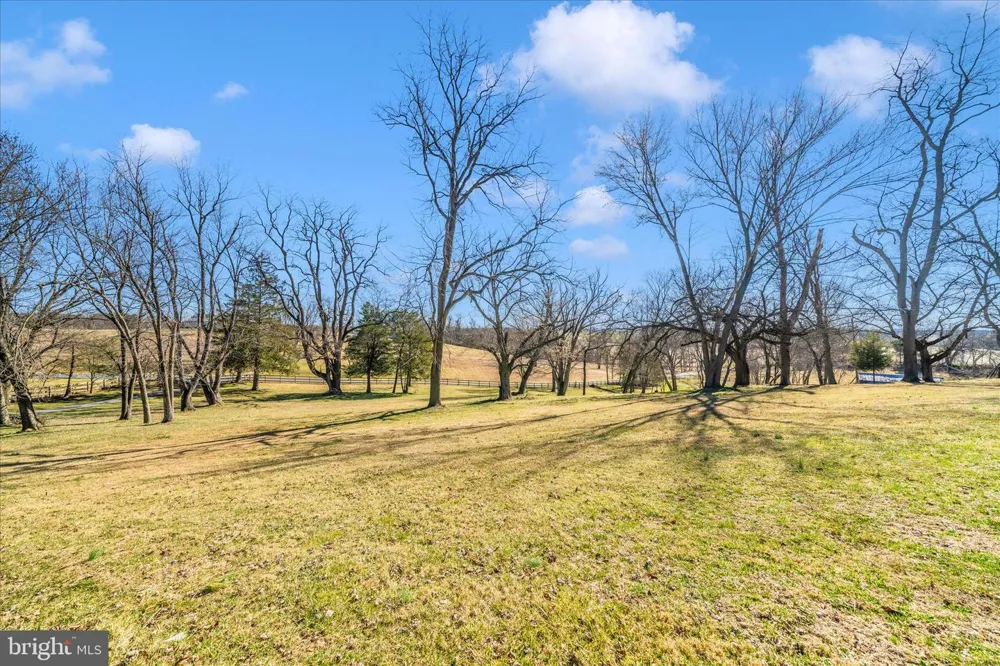 8730 MAPLEVILLE Mount Airy, MD 21771