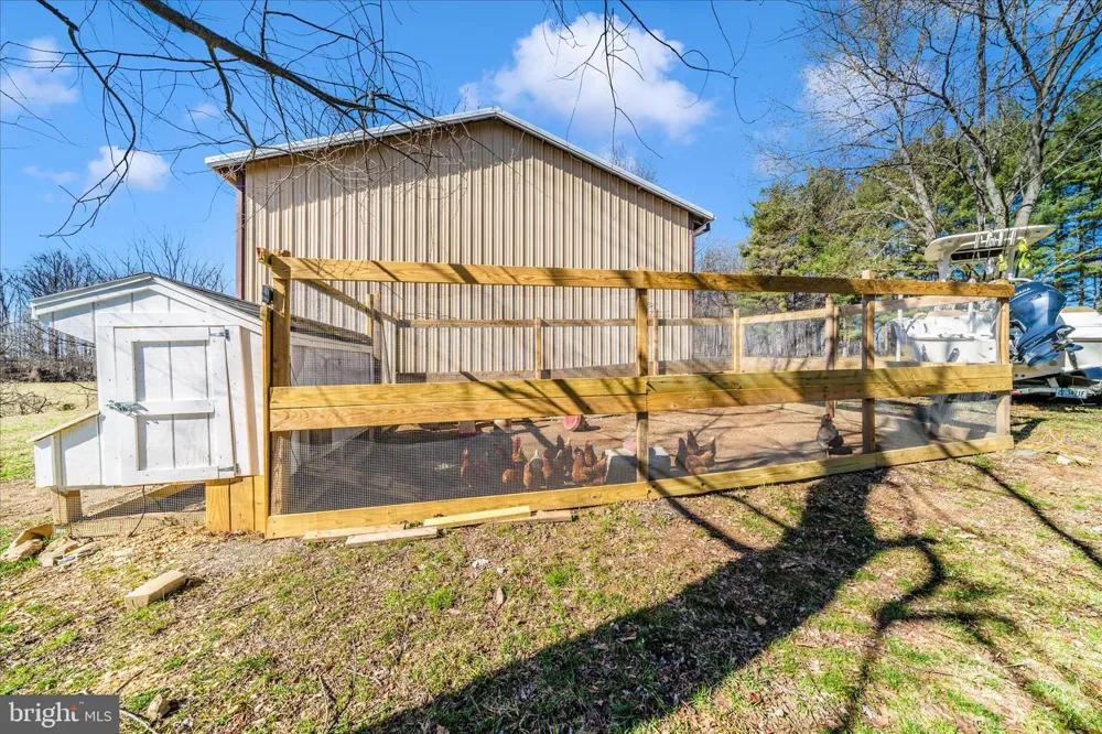 8730 MAPLEVILLE Mount Airy, MD 21771