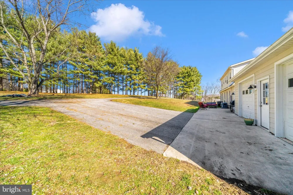 8730 MAPLEVILLE Mount Airy, MD 21771
