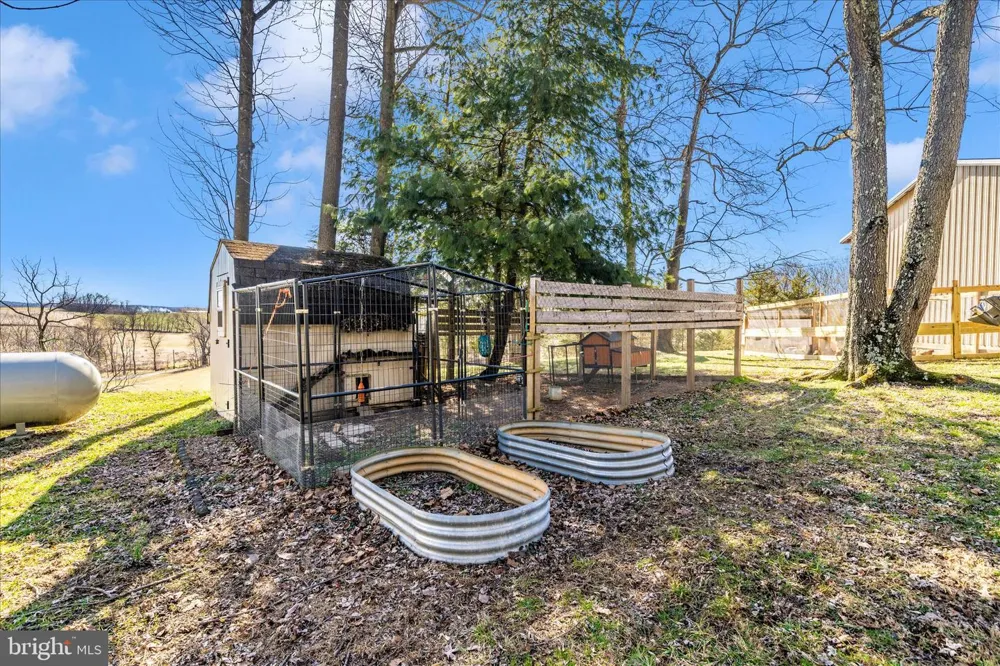 8730 MAPLEVILLE Mount Airy, MD 21771