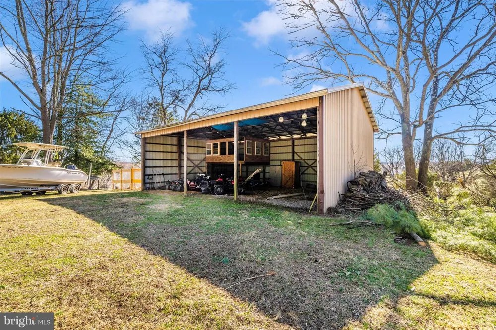 8730 MAPLEVILLE Mount Airy, MD 21771