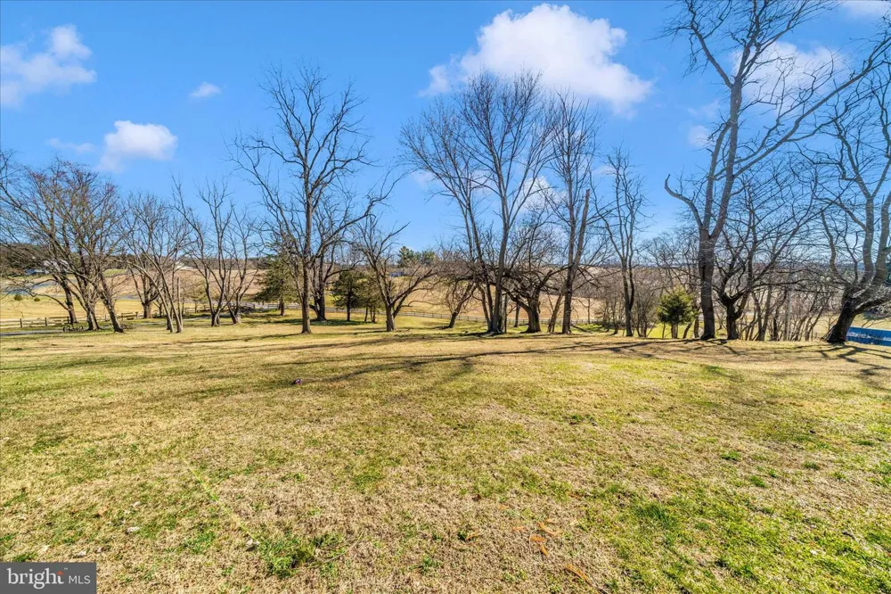 8730 MAPLEVILLE Mount Airy, MD 21771