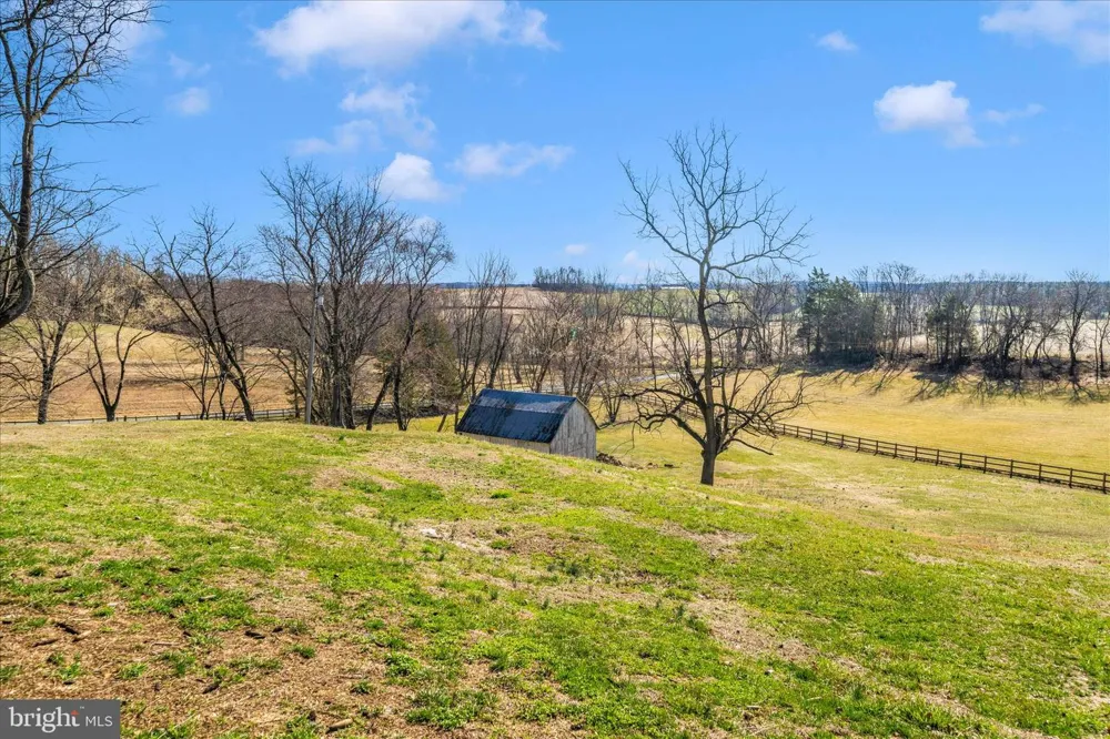 8730 MAPLEVILLE Mount Airy, MD 21771