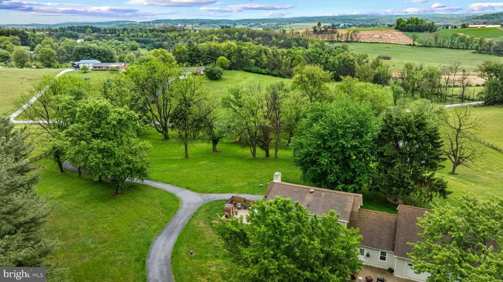 8730 MAPLEVILLE Mount Airy, MD 21771