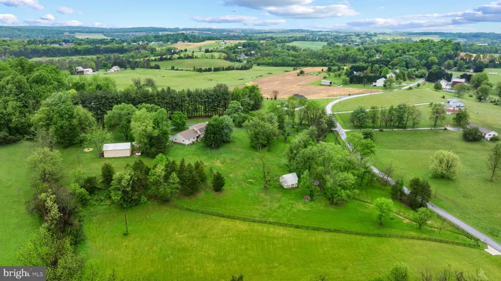 8730 MAPLEVILLE Mount Airy, MD 21771