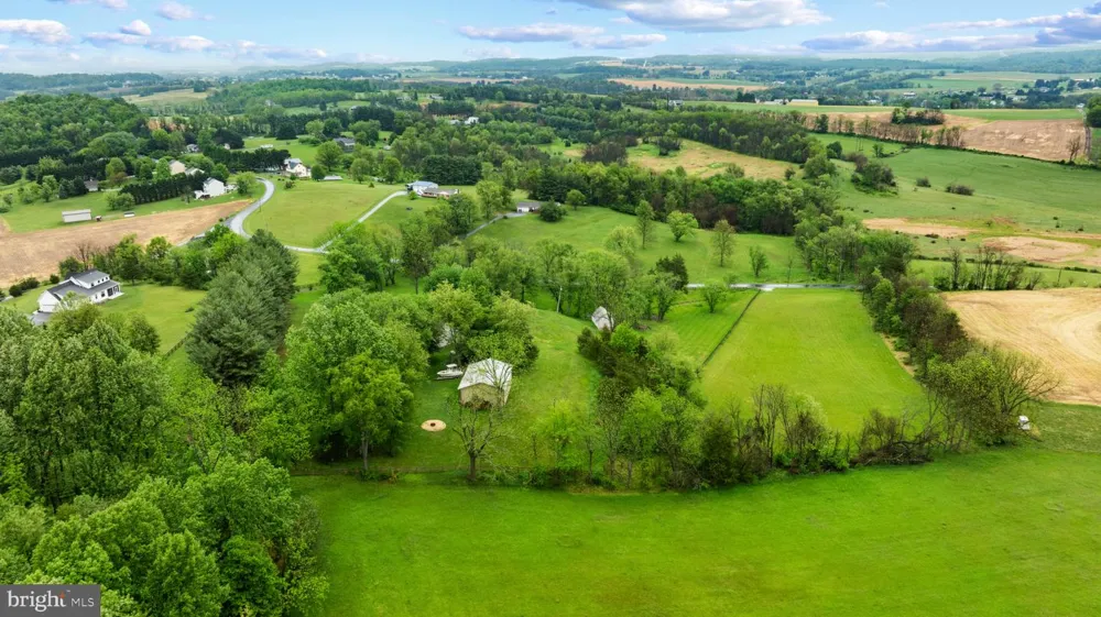 8730 MAPLEVILLE Mount Airy, MD 21771