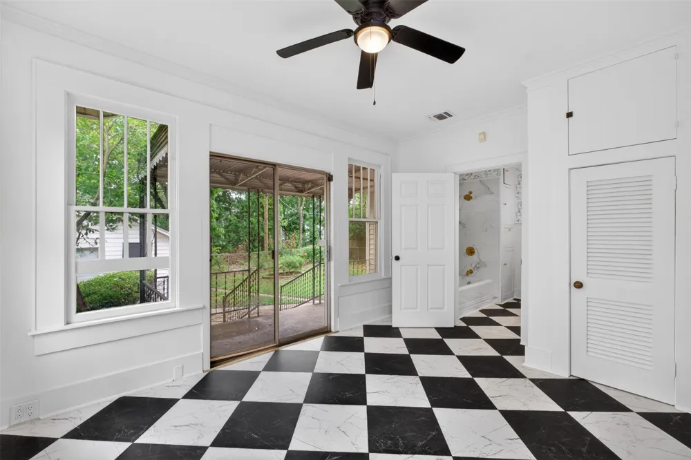 106 Washington Place S Marshall, TX 75670