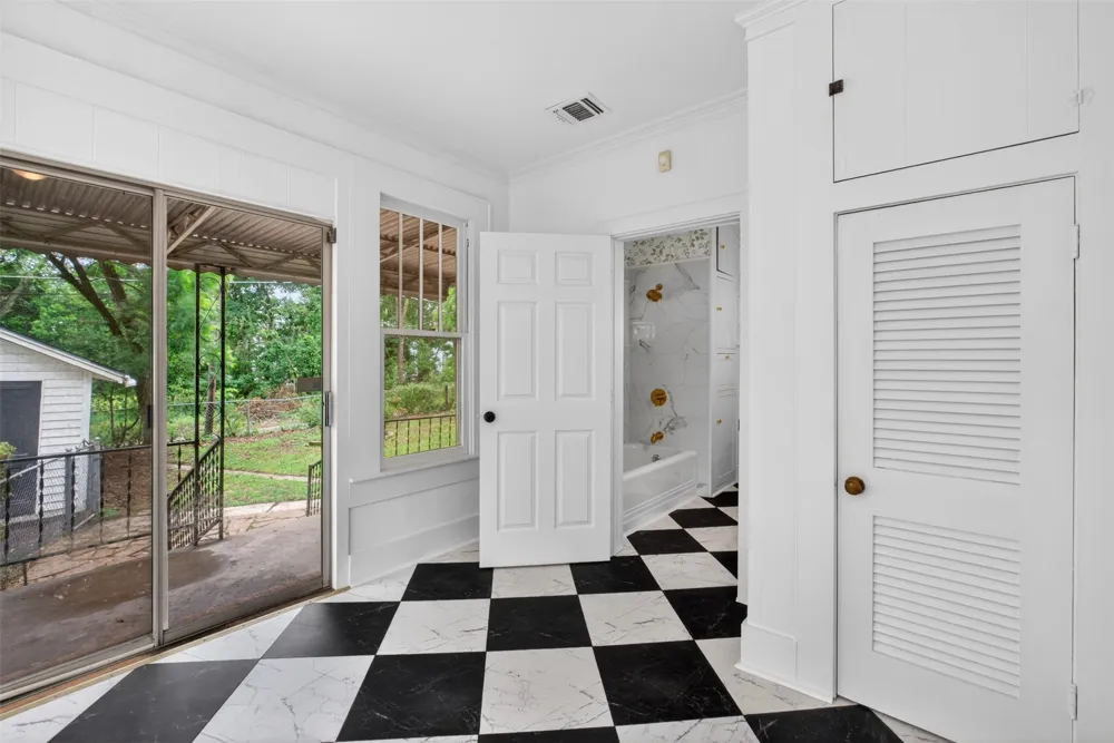 106 Washington Place S Marshall, TX 75670