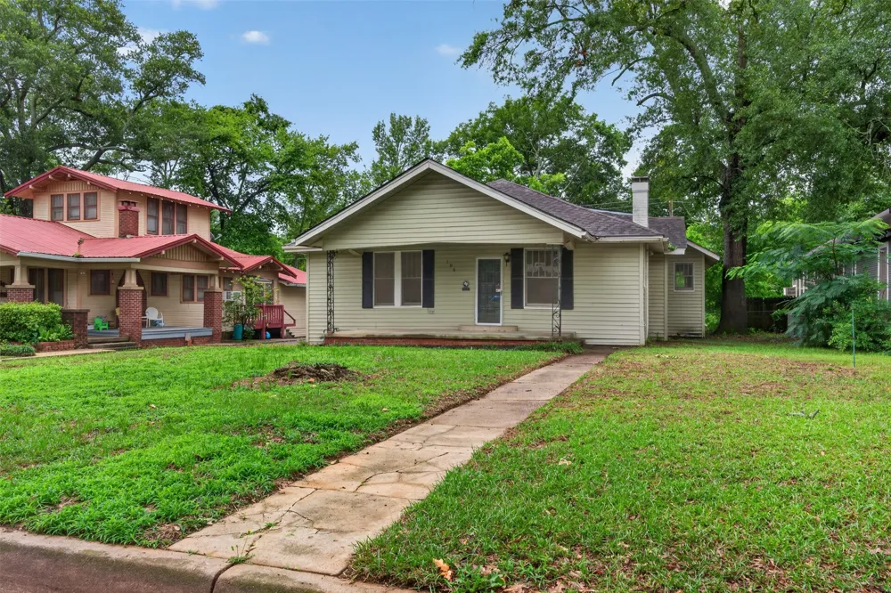 106 Washington Place S Marshall, TX 75670