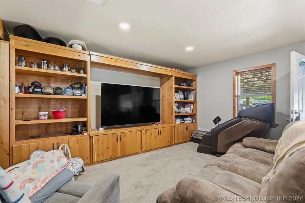 904 W Main Marietta, OK 73448