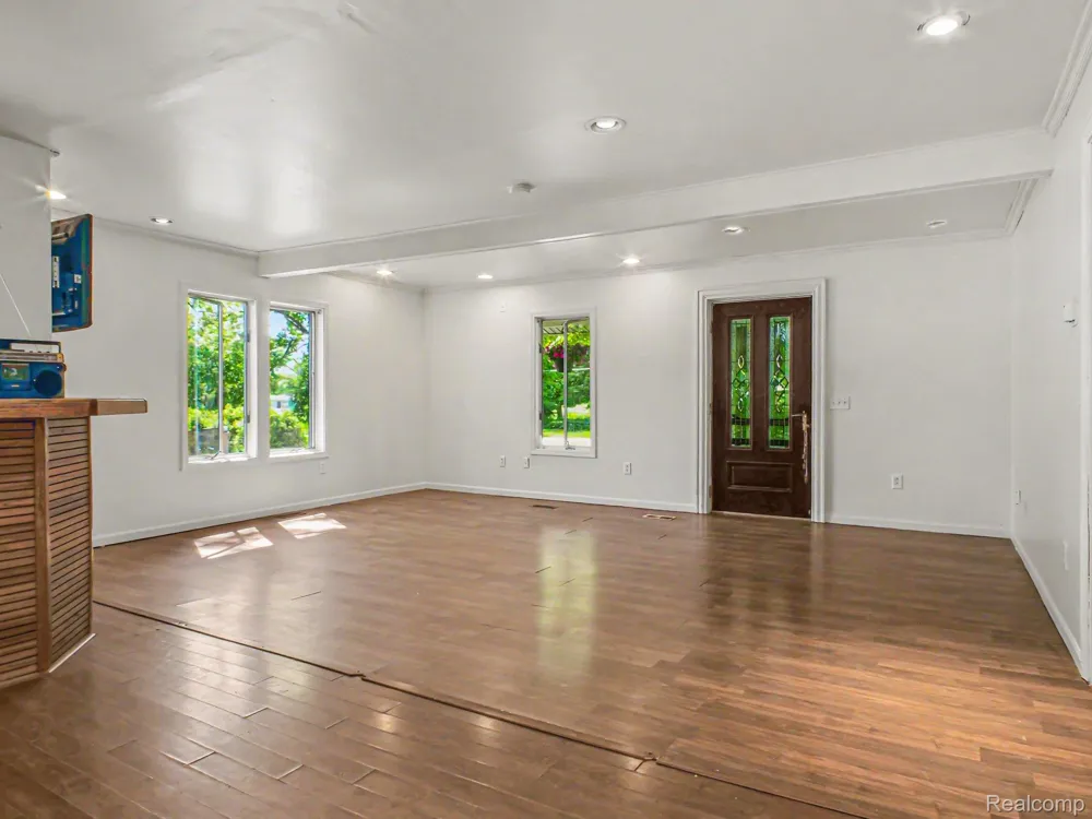 5272 W Frances Road Vienna Charter Township, MI 48420