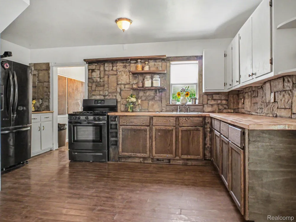 5272 W Frances Road Vienna Charter Township, MI 48420