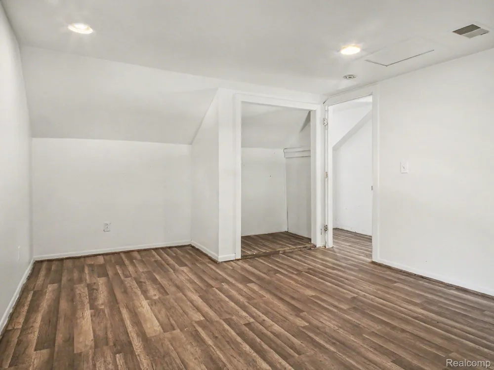 5272 W Frances Road Vienna Charter Township, MI 48420