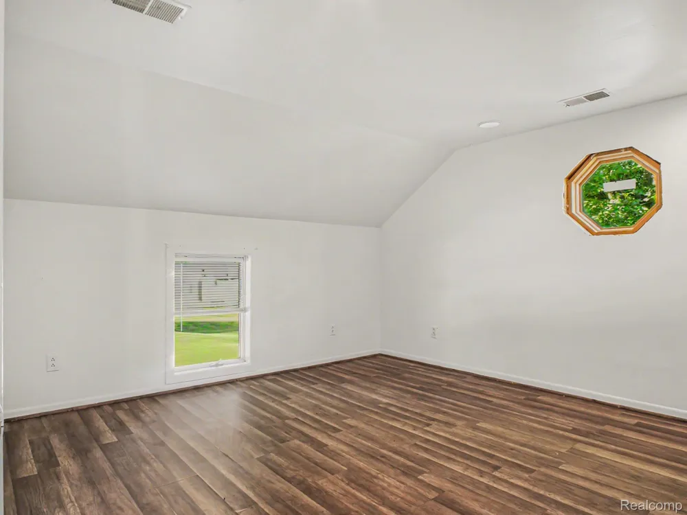 5272 W Frances Road Vienna Charter Township, MI 48420