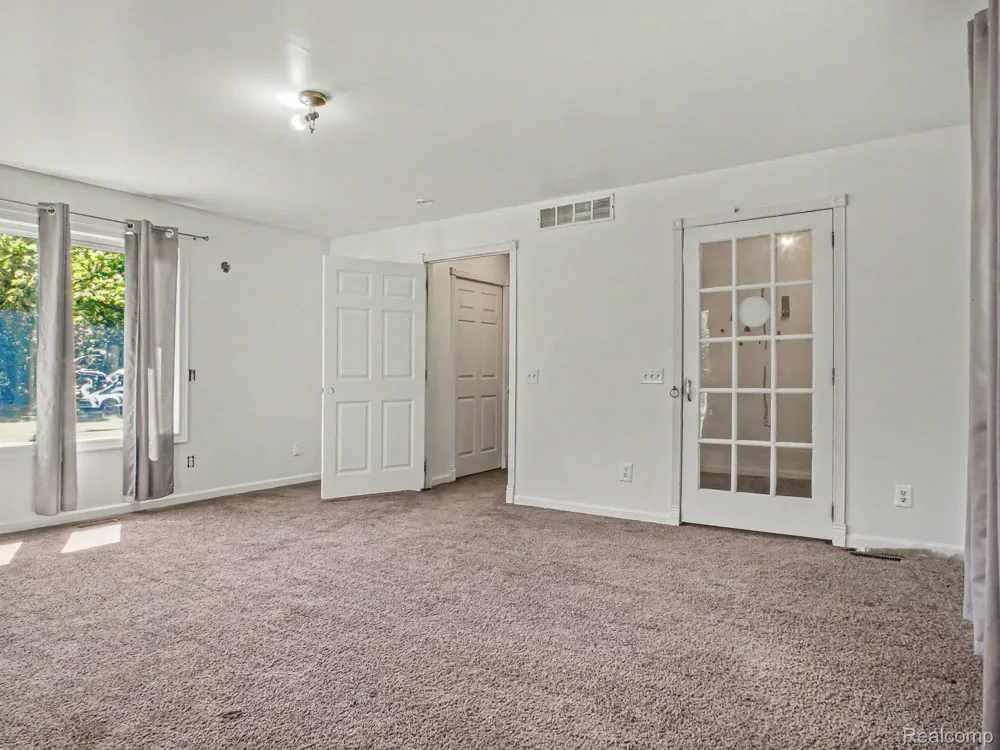 5272 W Frances Road Vienna Charter Township, MI 48420