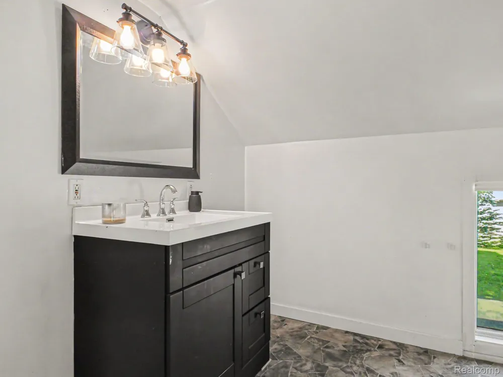 5272 W Frances Road Vienna Charter Township, MI 48420