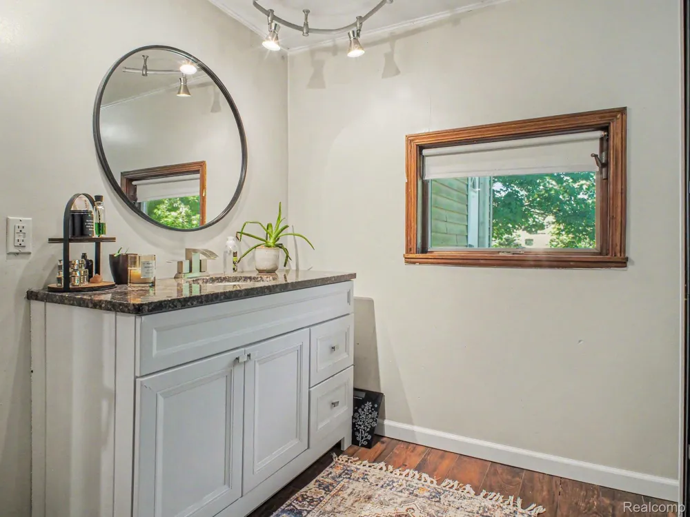 5272 W Frances Road Vienna Charter Township, MI 48420