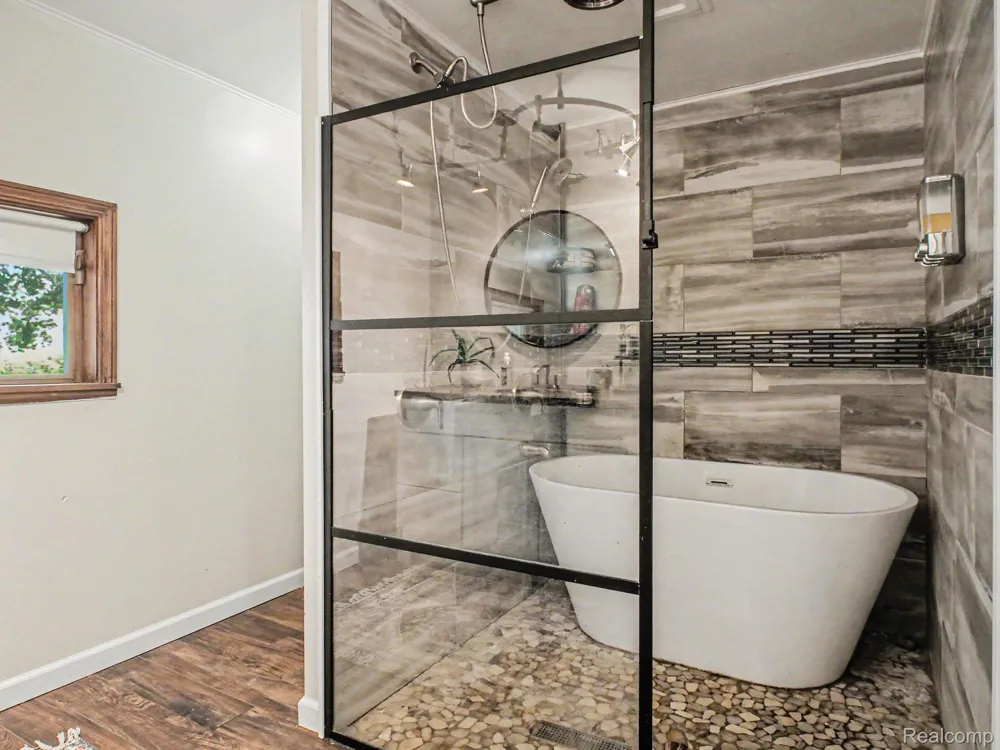 5272 W Frances Road Vienna Charter Township, MI 48420