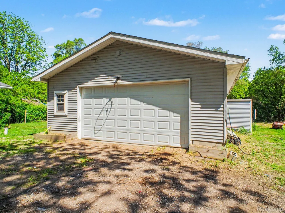 5272 W Frances Road Vienna Charter Township, MI 48420